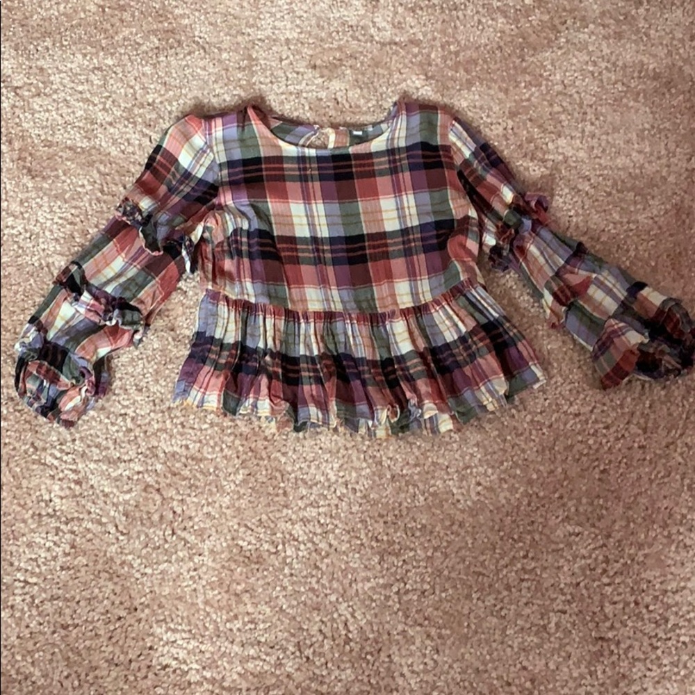 Arm ruffled blouse